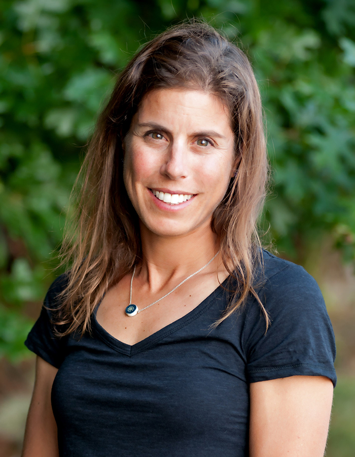 Outdoor portrait of Jessica Jansujwicz